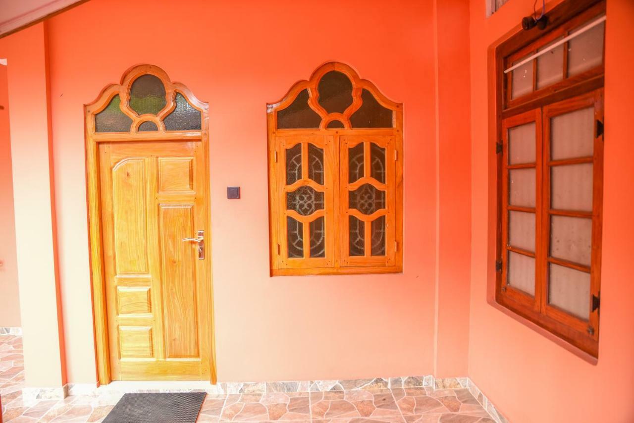 Tulip Guest Inn Point Pedro Exterior foto